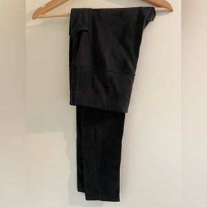 Tuff athletics, leggings, size M, grey stripped pattern, pockets